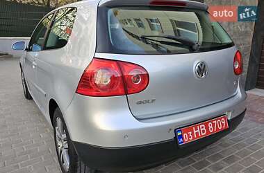 Хетчбек Volkswagen Golf 2006 в 