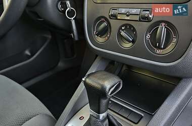 Хетчбек Volkswagen Golf 2006 в 