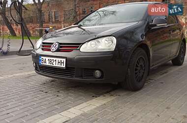 Хэтчбек Volkswagen Golf 2005 в 