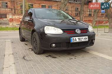 Хэтчбек Volkswagen Golf 2005 в 