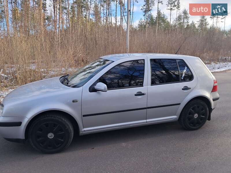 Хетчбек Volkswagen Golf 2002 в Переяславі