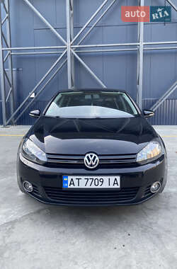 Хэтчбек Volkswagen Golf 2010 в 