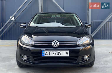 Хэтчбек Volkswagen Golf 2010 в 