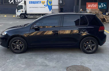 Хэтчбек Volkswagen Golf 2010 в 