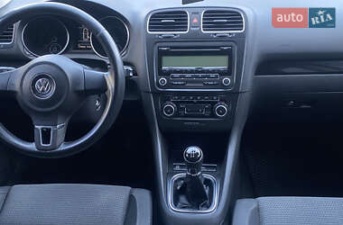 Хэтчбек Volkswagen Golf 2010 в 