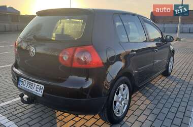 Хетчбек Volkswagen Golf 2004 в 