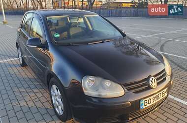 Хетчбек Volkswagen Golf 2004 в 