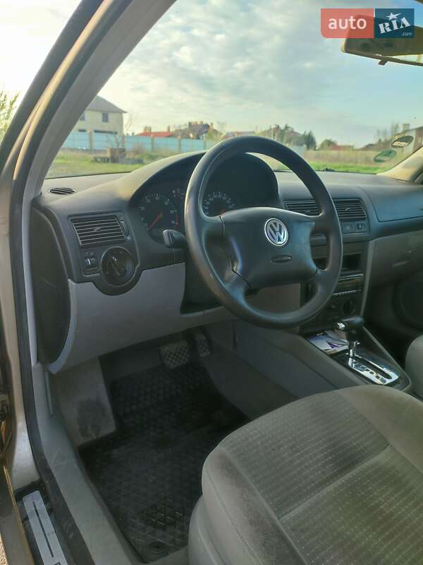 Універсал Volkswagen Golf 2004 в Запоріжжі