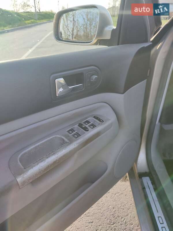 Універсал Volkswagen Golf 2004 в Запоріжжі