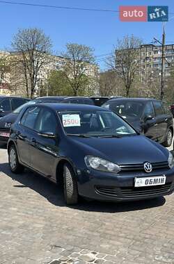 Хэтчбек Volkswagen Golf 2010 в 