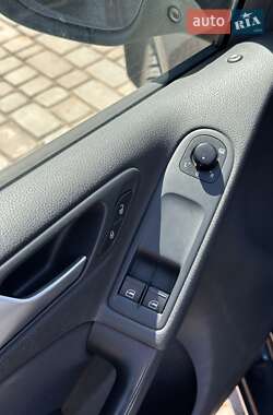 Хэтчбек Volkswagen Golf 2010 в 