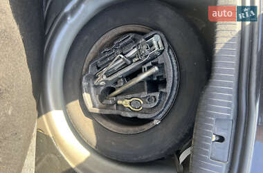 Хэтчбек Volkswagen Golf 2002 в 