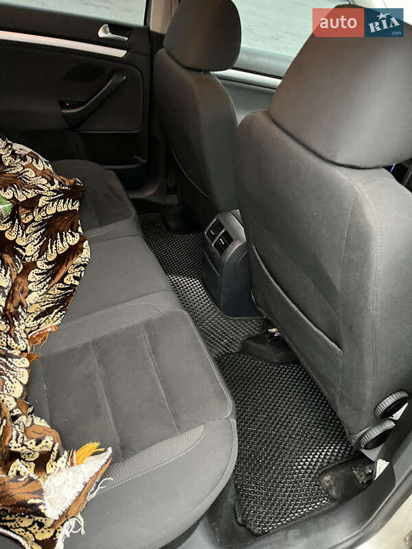 Универсал Volkswagen Golf 2012 в Староказачьем