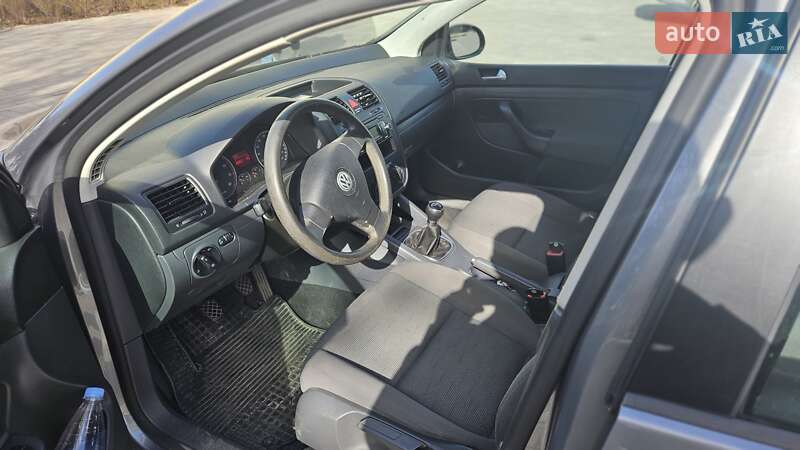 Хэтчбек Volkswagen Golf 2008 в Житомире