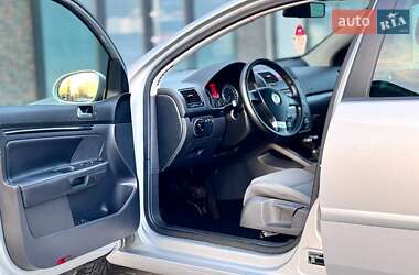 Хэтчбек Volkswagen Golf 2008 в 