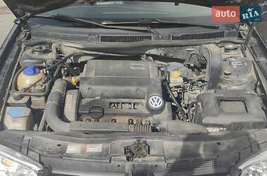 Хетчбек Volkswagen Golf 2002 в 