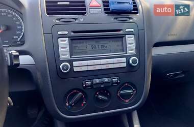 Хэтчбек Volkswagen Golf 2006 в 