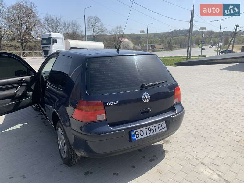 Хэтчбек Volkswagen Golf 2000 в Почаеве