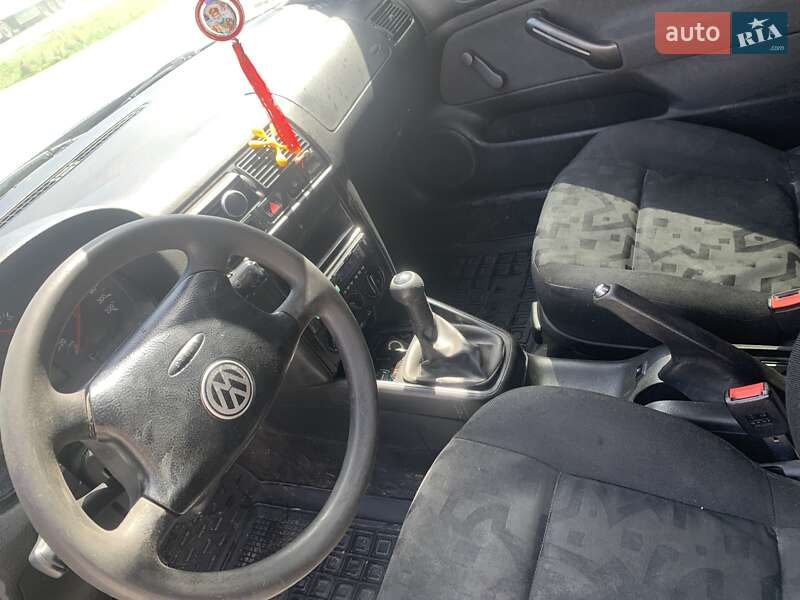 Хэтчбек Volkswagen Golf 2000 в Почаеве
