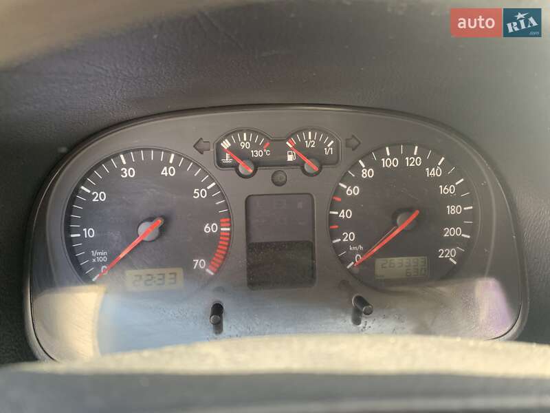 Хэтчбек Volkswagen Golf 2000 в Почаеве