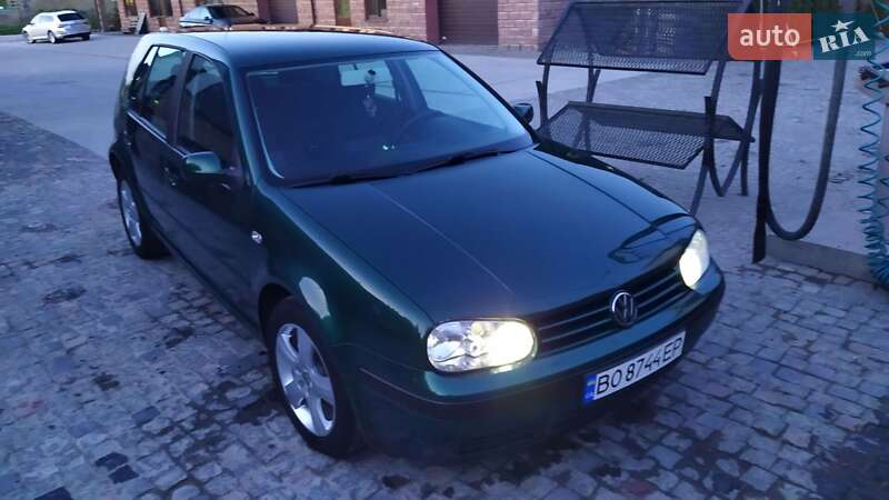 Хетчбек Volkswagen Golf 2002 в Ланівці