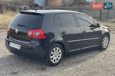 Хэтчбек Volkswagen Golf 2005 в 