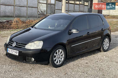 Хэтчбек Volkswagen Golf 2005 в 