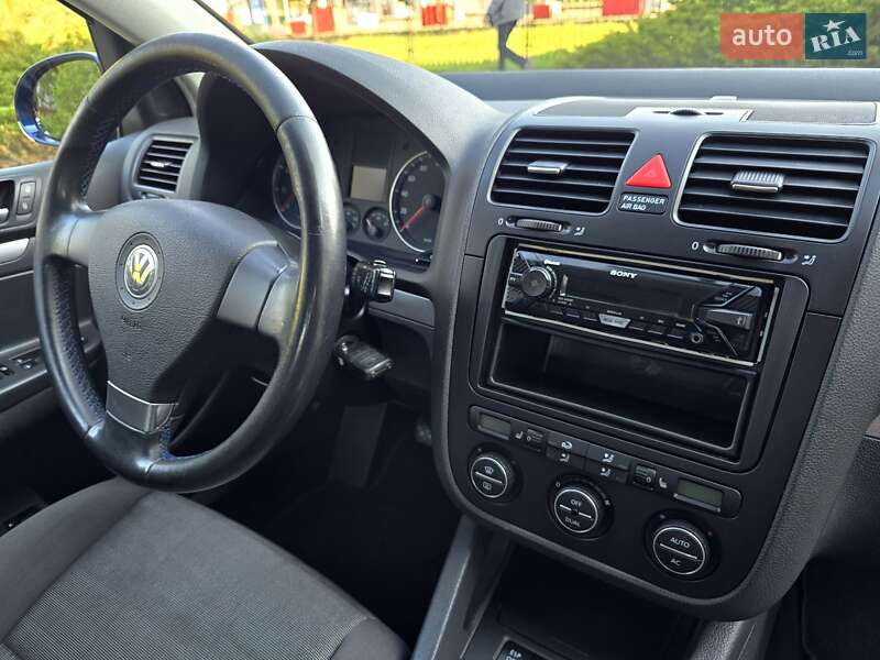 Хэтчбек Volkswagen Golf 2008 в Полтаве