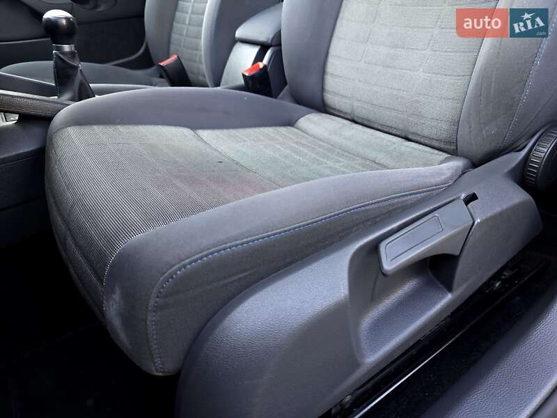 Хэтчбек Volkswagen Golf 2008 в Полтаве