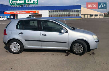 Хэтчбек Volkswagen Golf 2005 в 