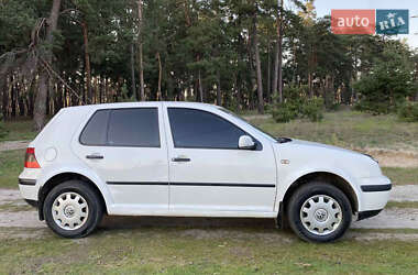 Хэтчбек Volkswagen Golf 1999 в 