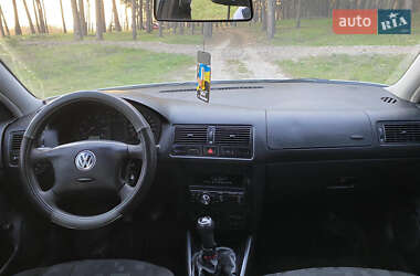 Хэтчбек Volkswagen Golf 1999 в 