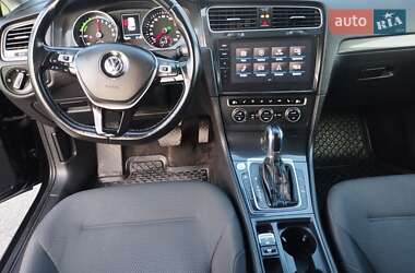 Хэтчбек Volkswagen Golf 2018 в 