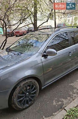 Универсал Volkswagen Golf 2010 в 