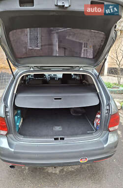Универсал Volkswagen Golf 2010 в 