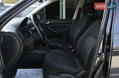 Хэтчбек Volkswagen Golf 2003 в 
