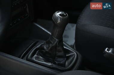Хэтчбек Volkswagen Golf 2003 в 