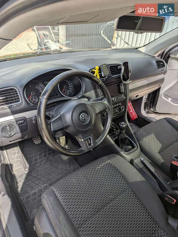 Универсал Volkswagen Golf 2011 в Черновцах