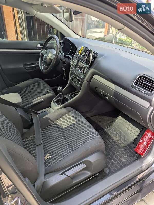 Универсал Volkswagen Golf 2011 в Черновцах