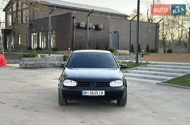 Хетчбек Volkswagen Golf 2001 в 