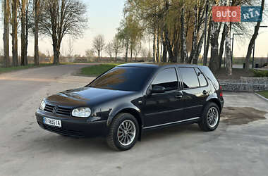 Хетчбек Volkswagen Golf 2001 в 