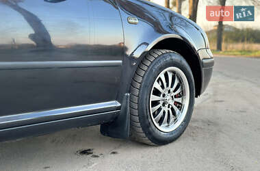 Хетчбек Volkswagen Golf 2001 в 