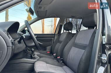 Хетчбек Volkswagen Golf 2001 в 