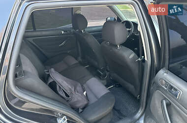 Хетчбек Volkswagen Golf 2001 в 