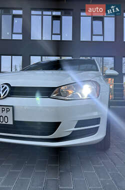 Хэтчбек Volkswagen Golf 2016 в 