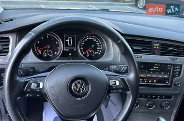 Хэтчбек Volkswagen Golf 2016 в 