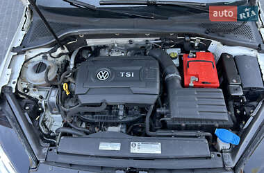 Хэтчбек Volkswagen Golf 2016 в 