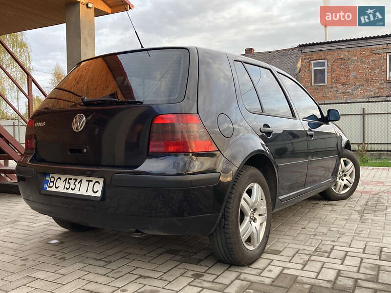 Хетчбек Volkswagen Golf 2001 в Львові