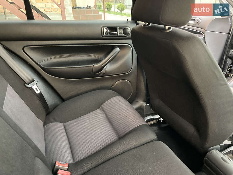 Хетчбек Volkswagen Golf 2001 в Львові