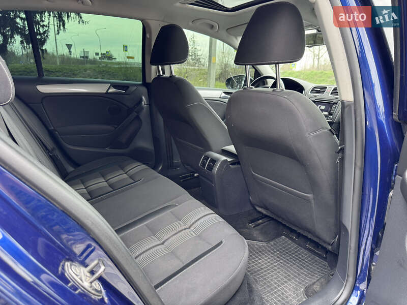 Хэтчбек Volkswagen Golf 2012 в Киеве